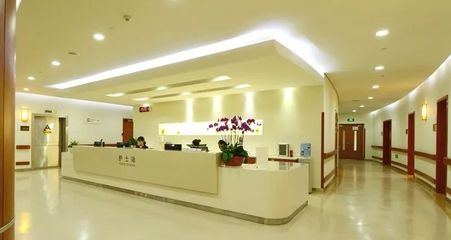 華邦瀛液晶拼接屏入駐香港大學(xué)深圳醫(yī)院，科技賦能智慧醫(yī)療信息咨詢服務(wù)新升級(jí)